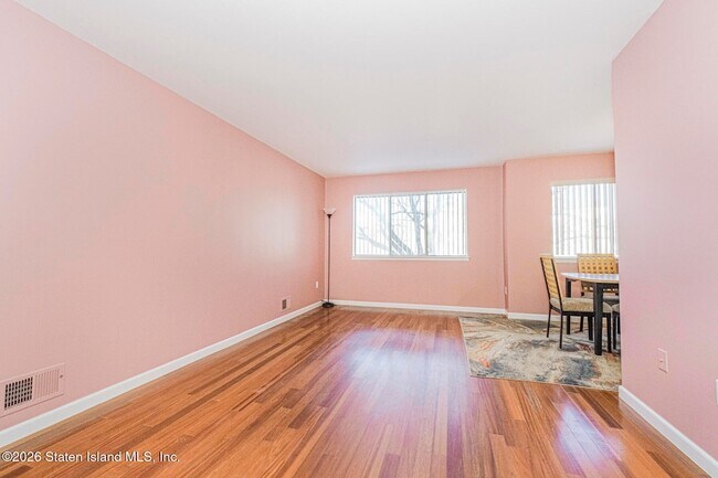 Building Photo - 857 Bloomingdale Rd