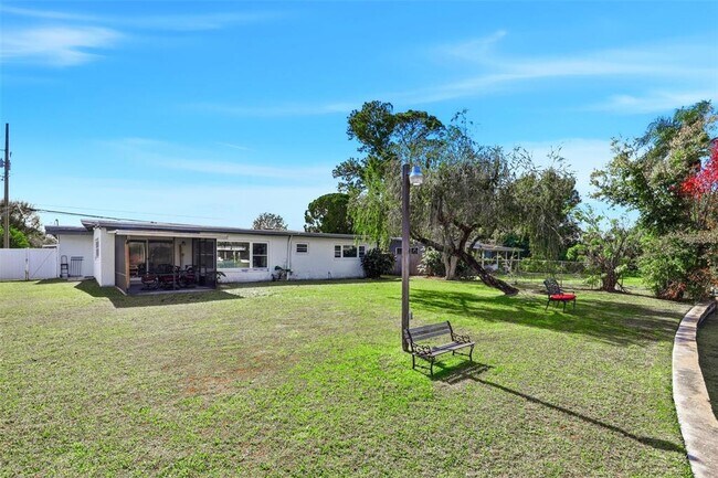 Building Photo - 2705 Gulfstream Rd