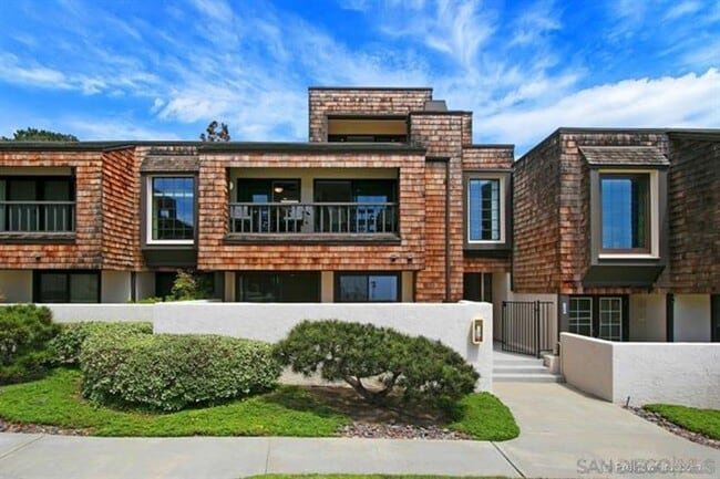 Building Photo - Gorgeous ocean view House 3 beds/ 3.5 bath...