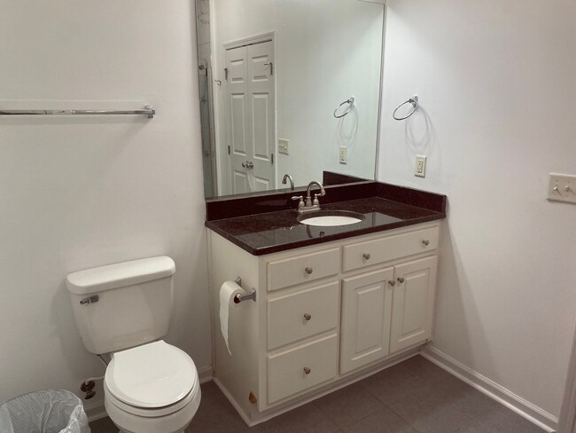 Building Photo - Cozy 3 Bed 2 Bath Available January 2026!