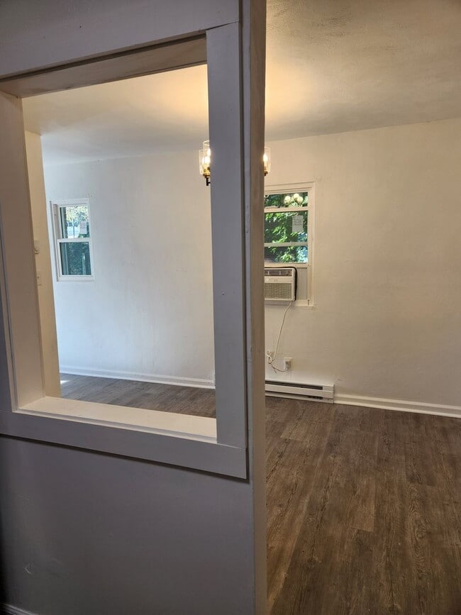 Building Photo - FOR RENT - PORTSMOUTH