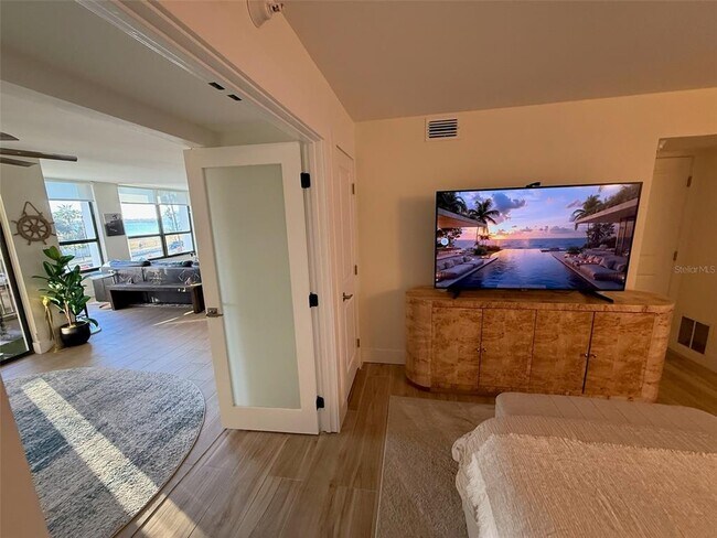 Building Photo - 11 Sunset Dr