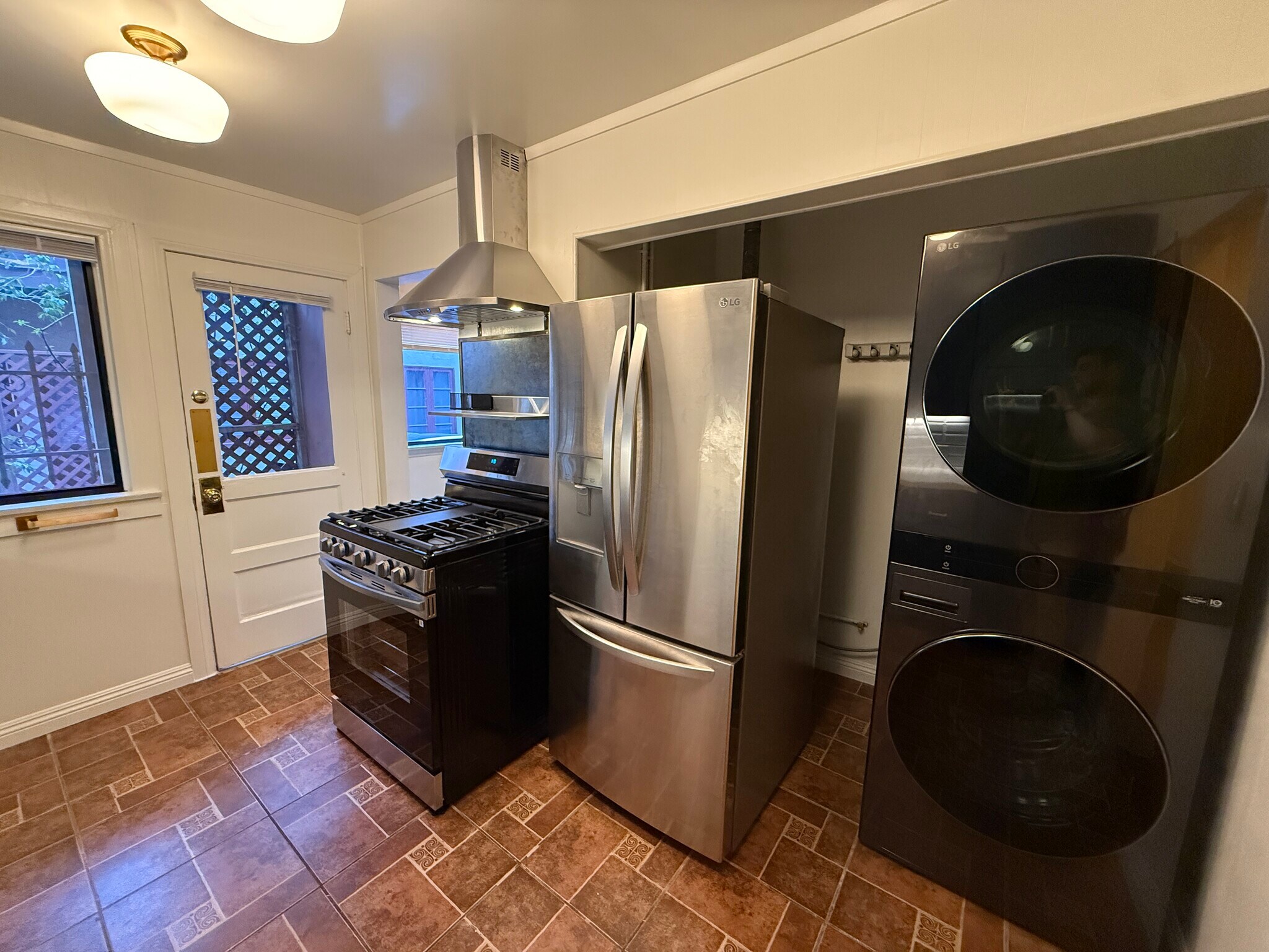 Building Photo - 840 Huntley Dr