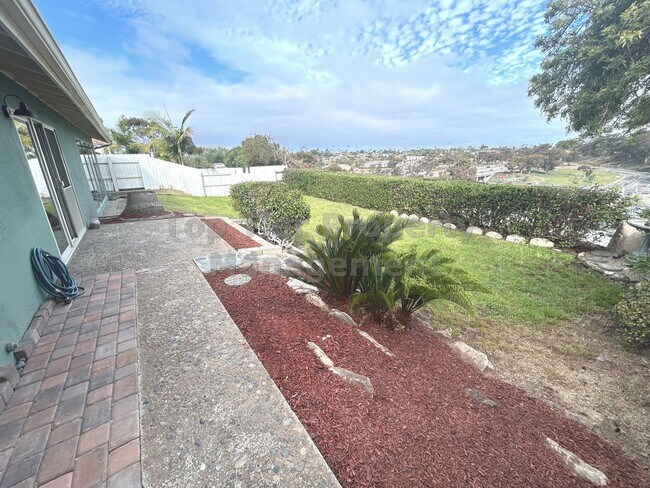Building Photo - ***Oceanside Charmer 3 bed / 2 bath House ...