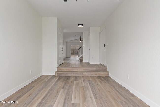 Building Photo - 829 N Bluejay Dr