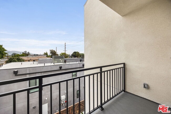 Building Photo - 11255 Hatteras St