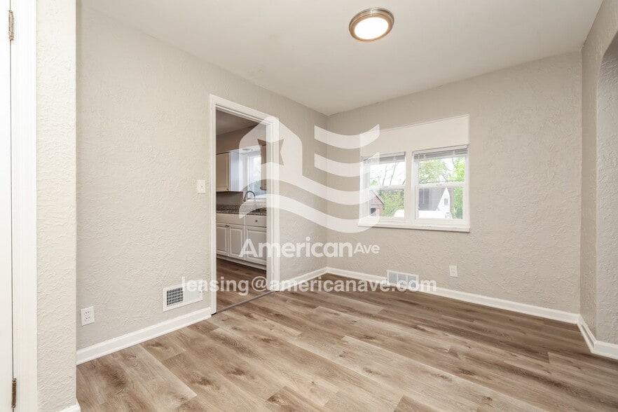 Building Photo - 1818 Parkhill Dr
