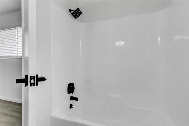 Building Photo - 108 Sparrow Way