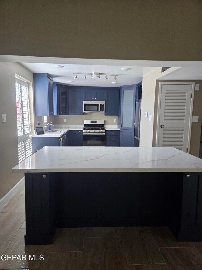 Building Photo - 15000 Ashford St