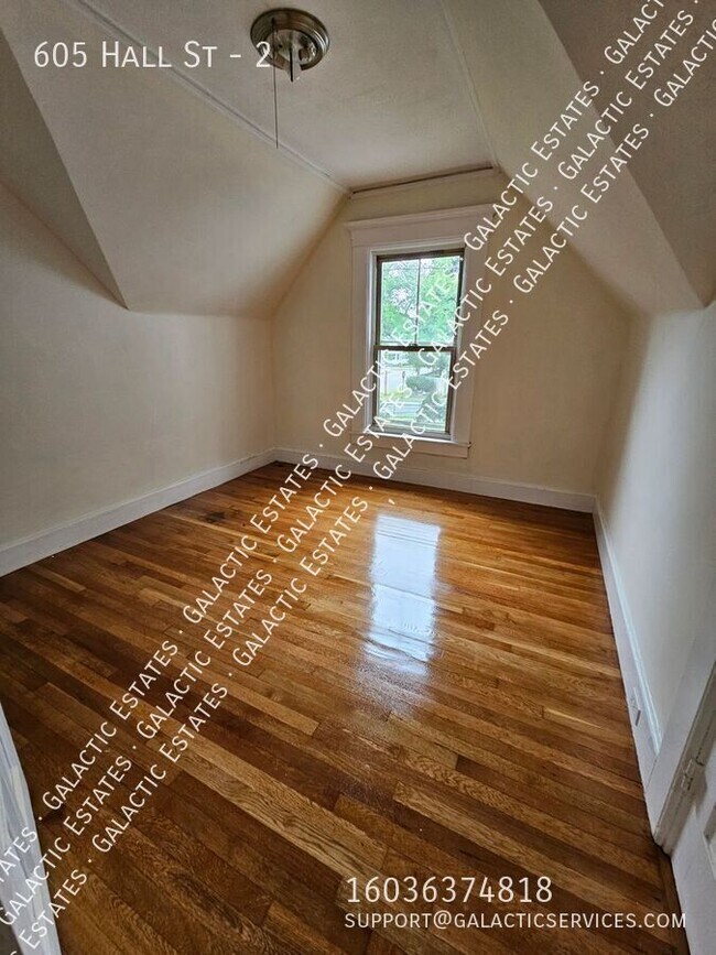 Building Photo - 605 Hall St