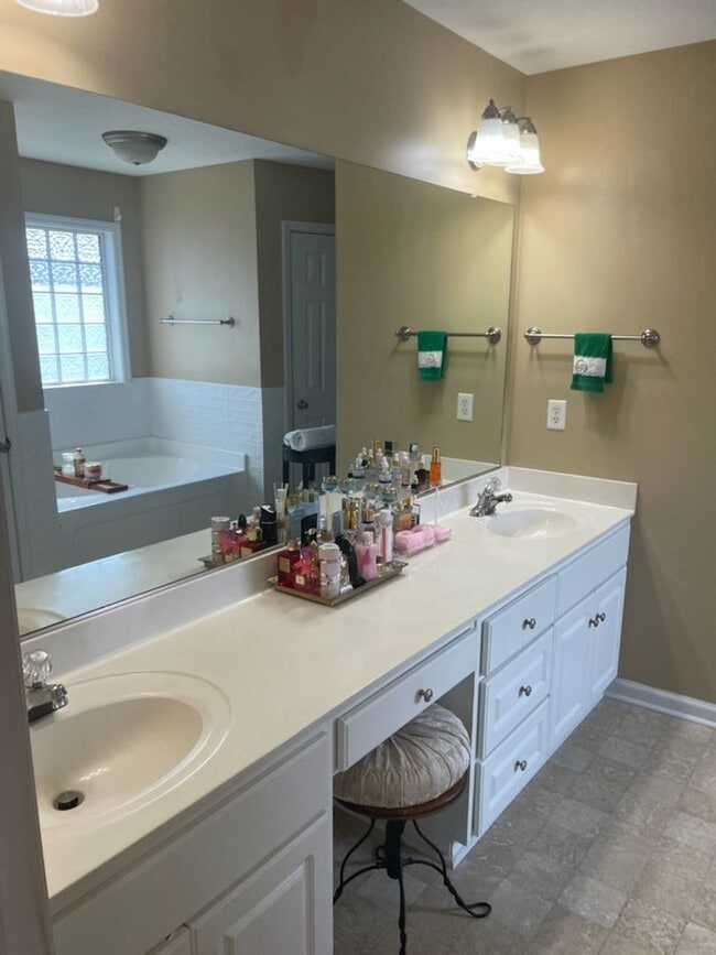 Building Photo - Grovetown Charmer Close To Fort