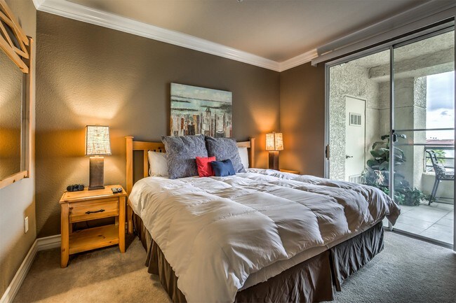 Building Photo - 230 E Flamingo Rd