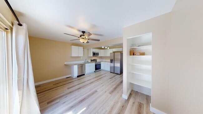 Building Photo - 5561 Dunbar Ct