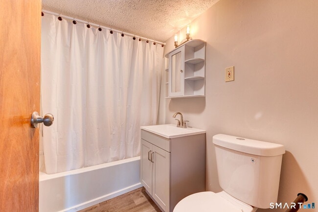 Building Photo - 8 Maple Ave