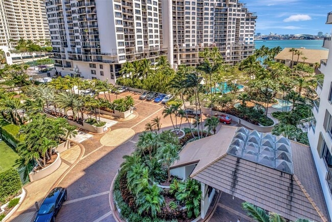 Building Photo - 520 Brickell Key Dr