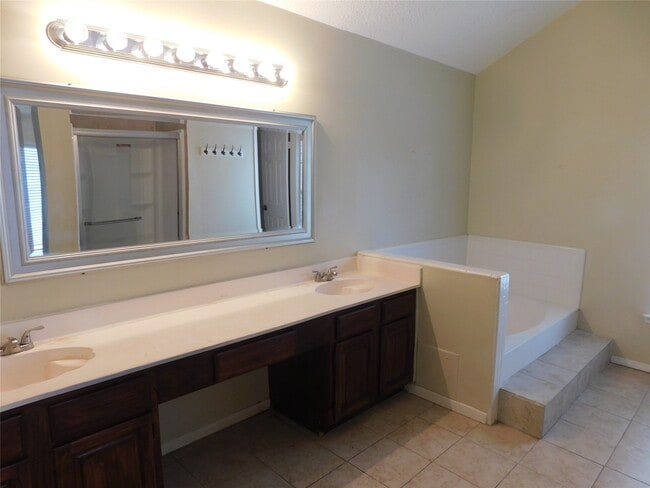 Building Photo - 3303 Rimrock Dr