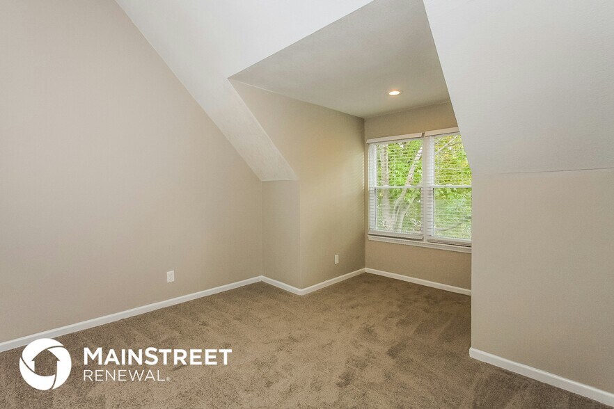 Building Photo - 8425 N Chatham Ave