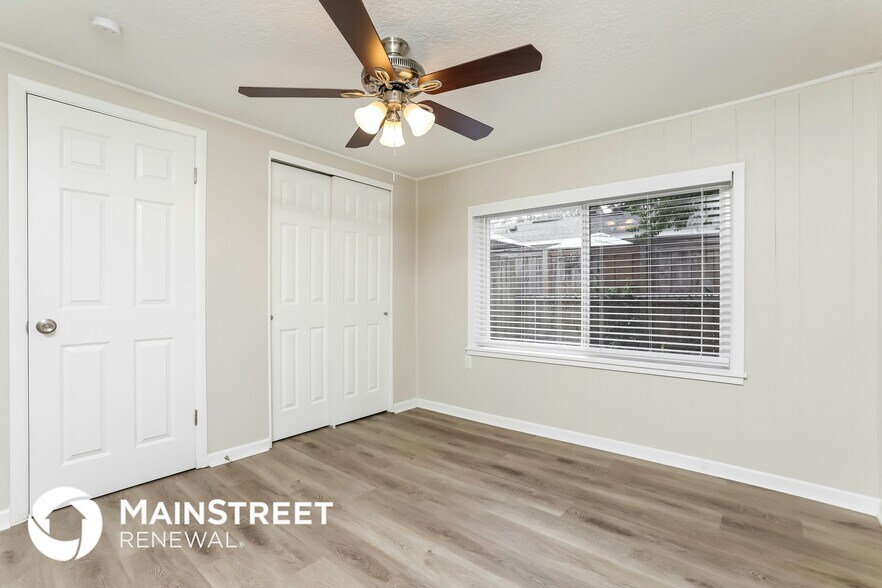 Building Photo - 1602 Lindale Ave