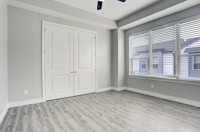 Building Photo - 8907 Spring Knoll Forest Dr