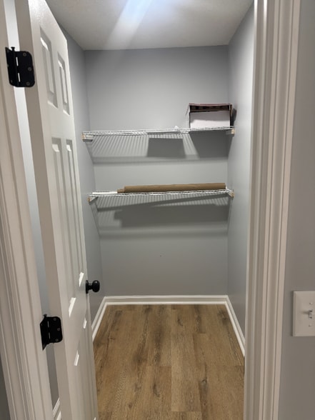 Building Photo - 619 Pinewood Ave