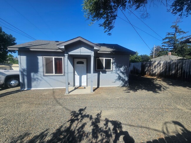 Building Photo - Brand new built house in central Ellensburg