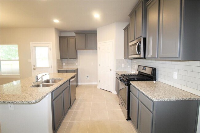 Building Photo - 307 Silver Glen Dr