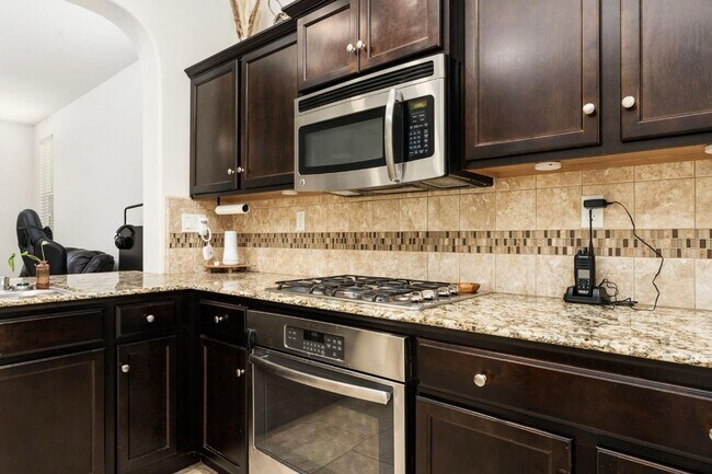 Building Photo - $2,295 Barstow & De Wolf, 3 Bedroom House ...