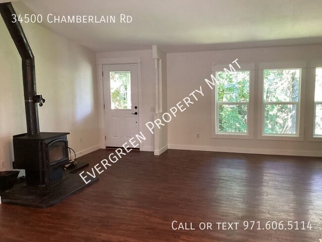 Building Photo - Private oasis with beautiful Columbia Rive...