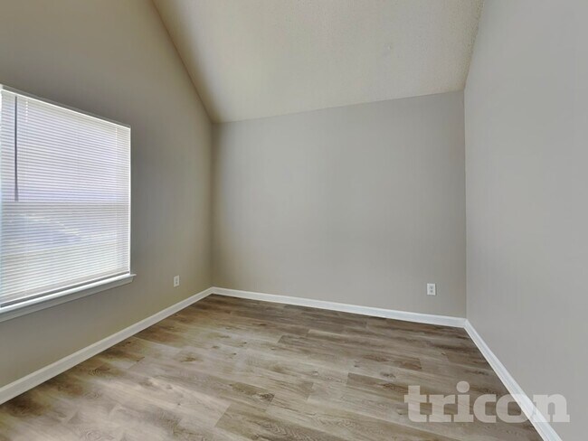 Building Photo - 805 Marcus Ln