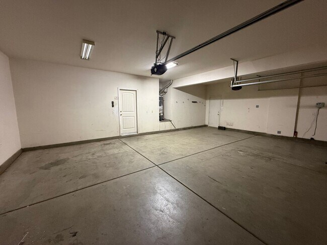 Building Photo - 5 Bedrooms 3 Baths! Resort Living at The Lakes Community in Menifee!