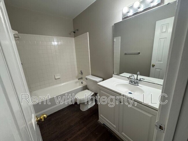 Building Photo - 2365 Parrot Ln