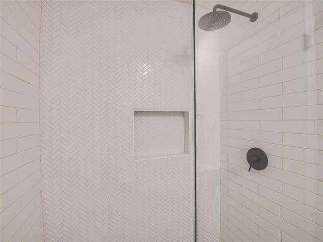 Building Photo - 10055 Woodland Village Dr