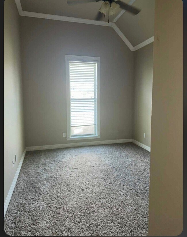 Building Photo - 400 Remington Dr