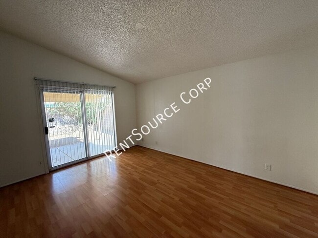 Building Photo - 37516 Lilacview Ave