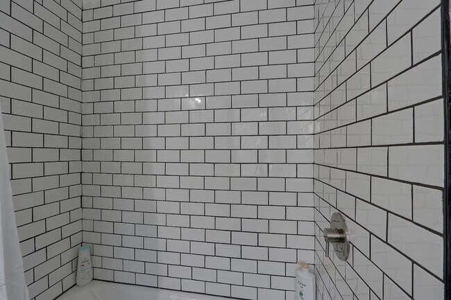 Building Photo - 1925 N Prospect Ave