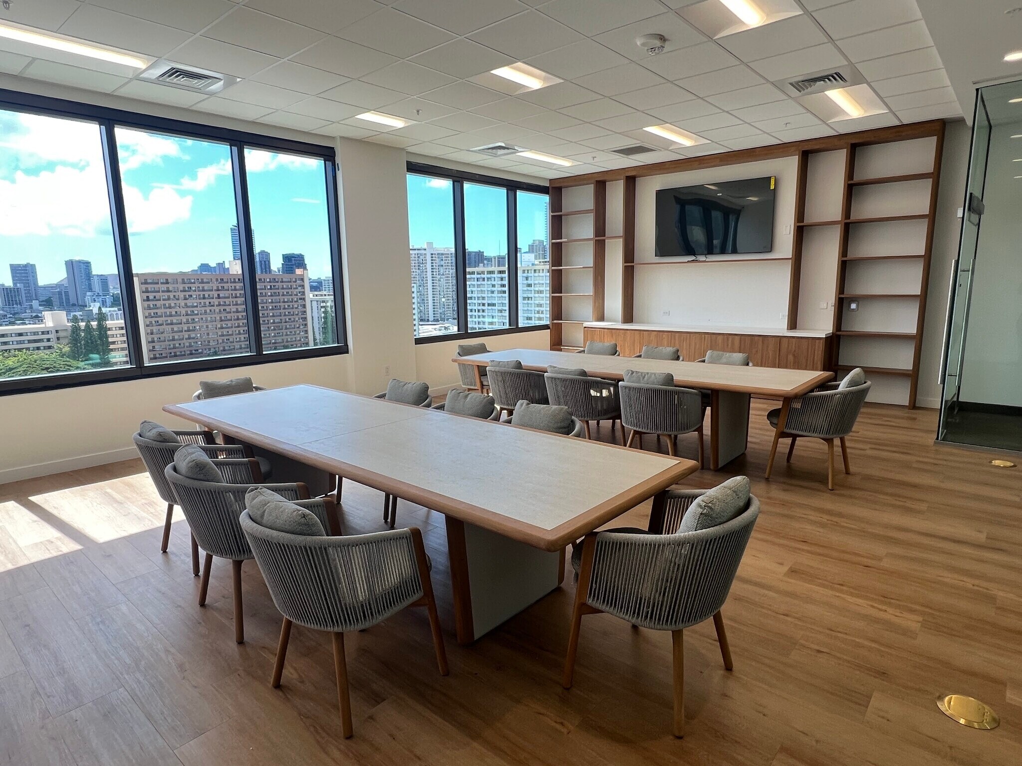 Co Working Space - 1515 Liona St