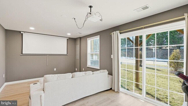 Building Photo - 1790 Scenic Lp