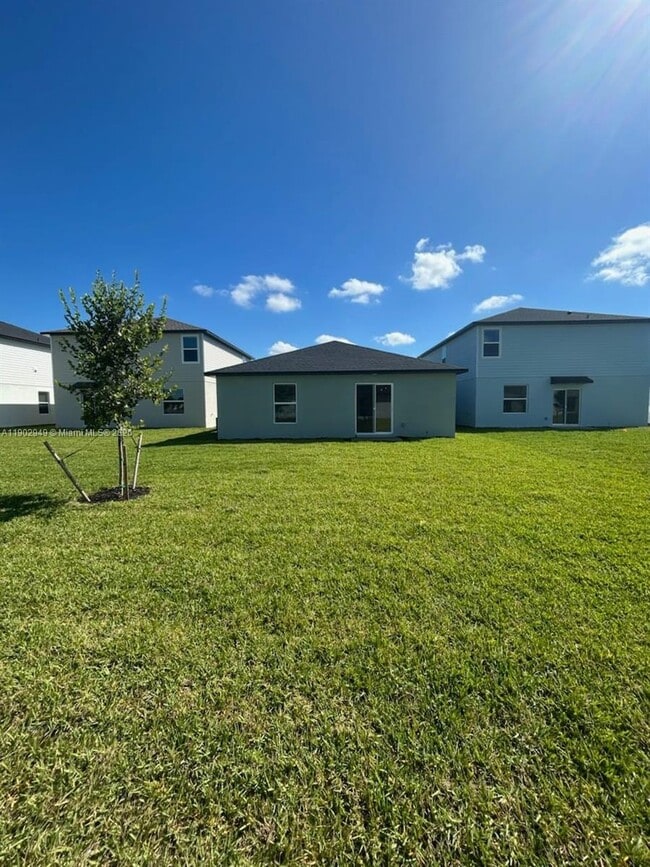 Building Photo - 4022 North Dr