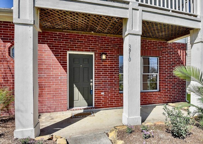 Building Photo - 3910 Mossy Pl Ln