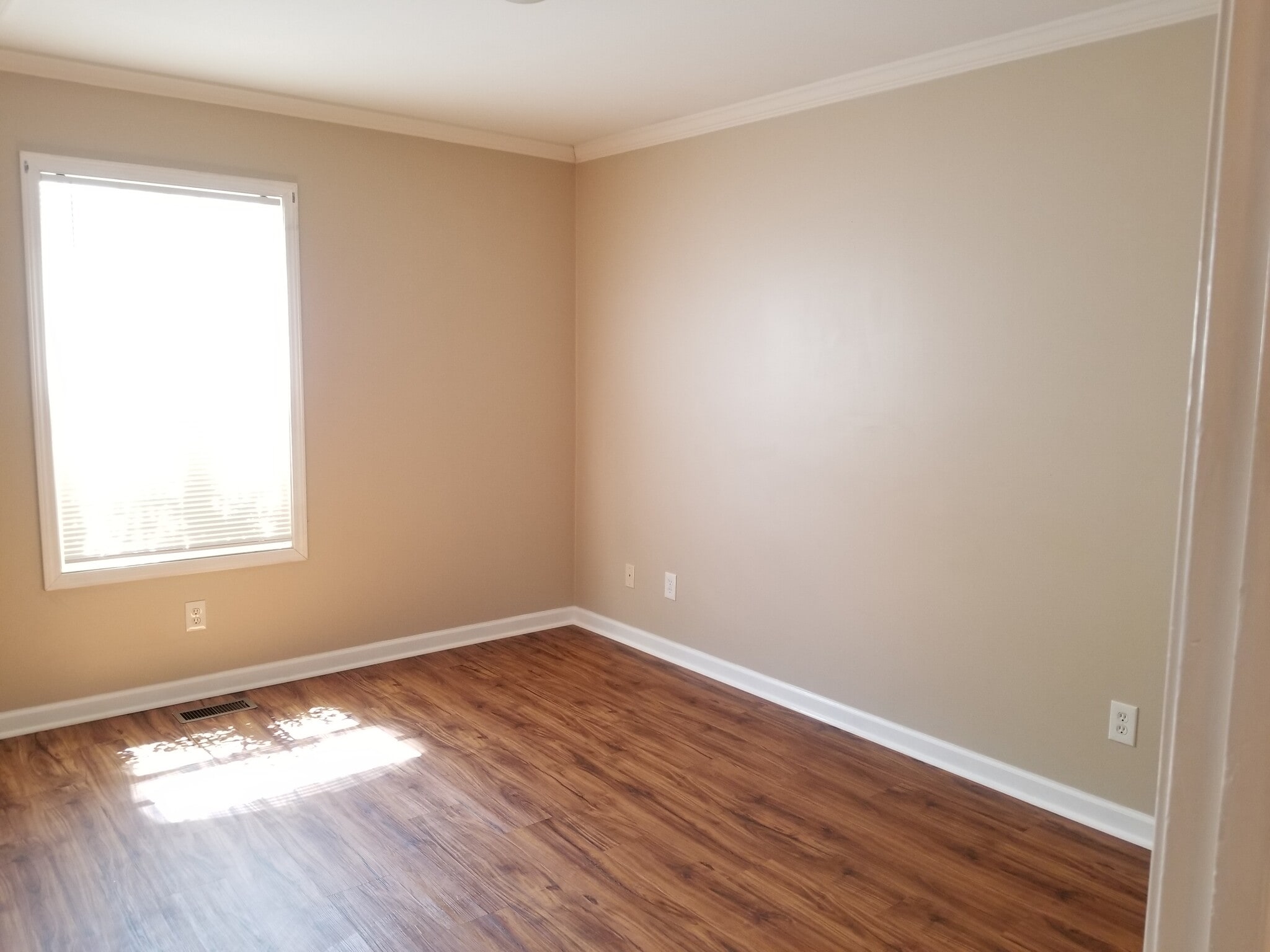 Building Photo - 10831 Woody Dr