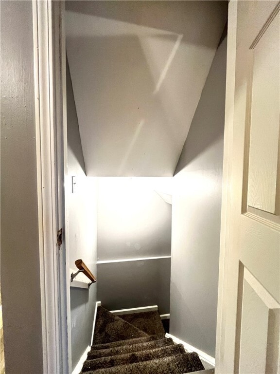 Building Photo - 6 Bucklebury Hill