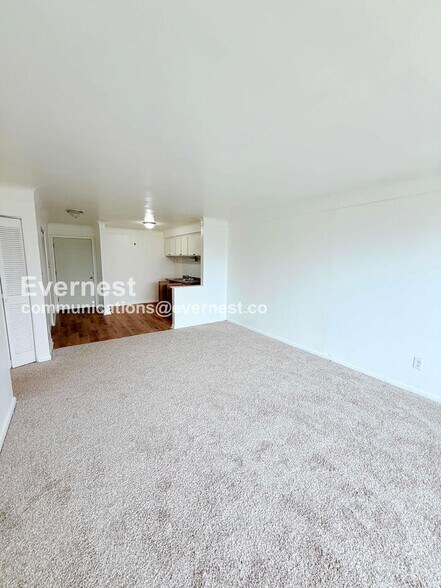 Building Photo - 15601 Schoolcraft Rd