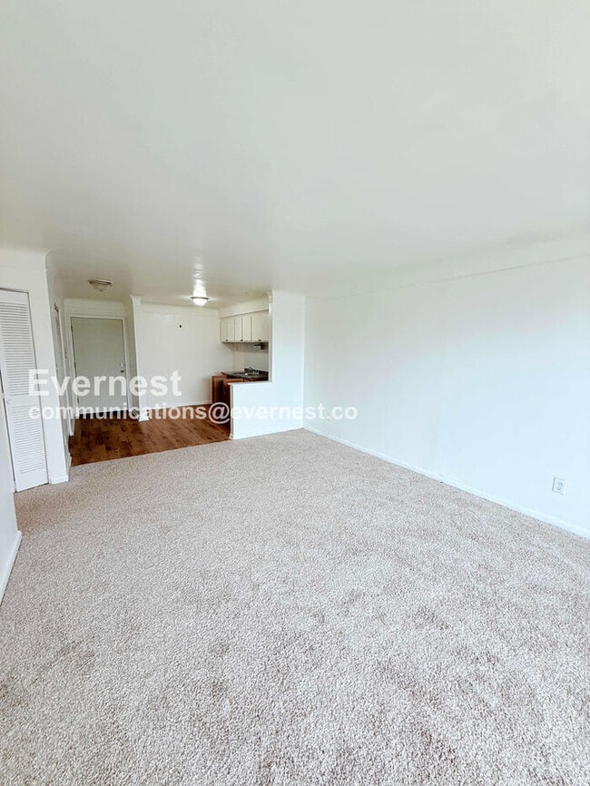 Building Photo - 15601 Schoolcraft Rd