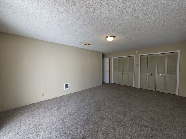 Building Photo - Charming 3 bedroom 2 bath