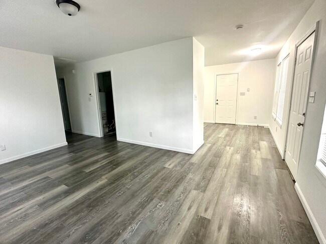 Building Photo - 746 Edgemont Ave
