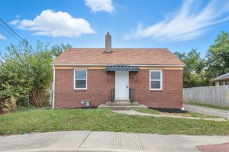 Building Photo - Charming 2-Bedroom Home – Recently Remodeled in Indianapolis Available NOW!