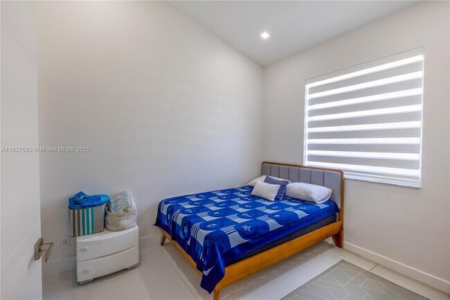 Building Photo - 649 SW 168th Way