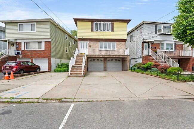 Building Photo - 51 Isabella Ave