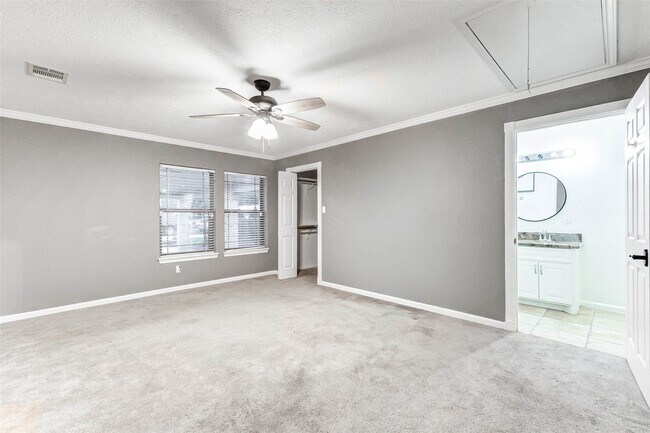 Building Photo - 402 Avenue H