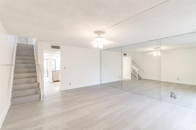 Building Photo - 5209 SW 40th Ave